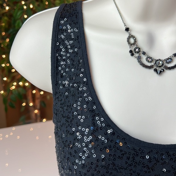 🥂🍾NEW YORK & COMPANY BLACK SEQUIN TOP SIZE SMALL🥂🍾 - Picture 5 of 13